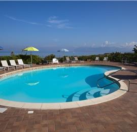 2 bedroom seaside apartments with shared pool, sleeps 4-5